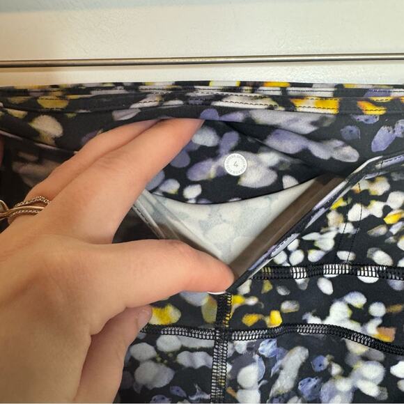 Lululemon Fast and Free Tight II 25" Non-Reflective Nulux
Metropolis Glow 4 - Picture 6 of 6